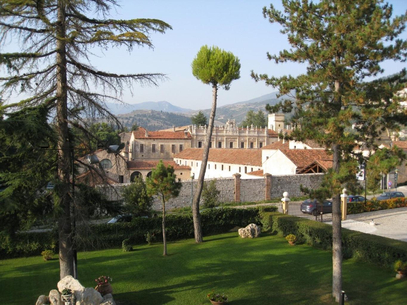 Hotel Certosa Падула Экстерьер фото
