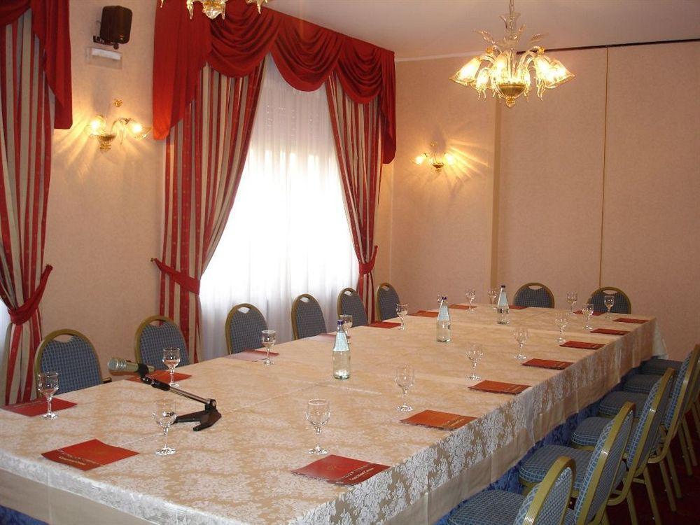 Hotel Certosa Падула Экстерьер фото