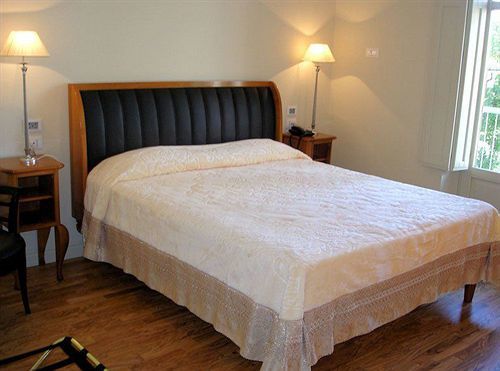 Hotel Certosa Падула Экстерьер фото